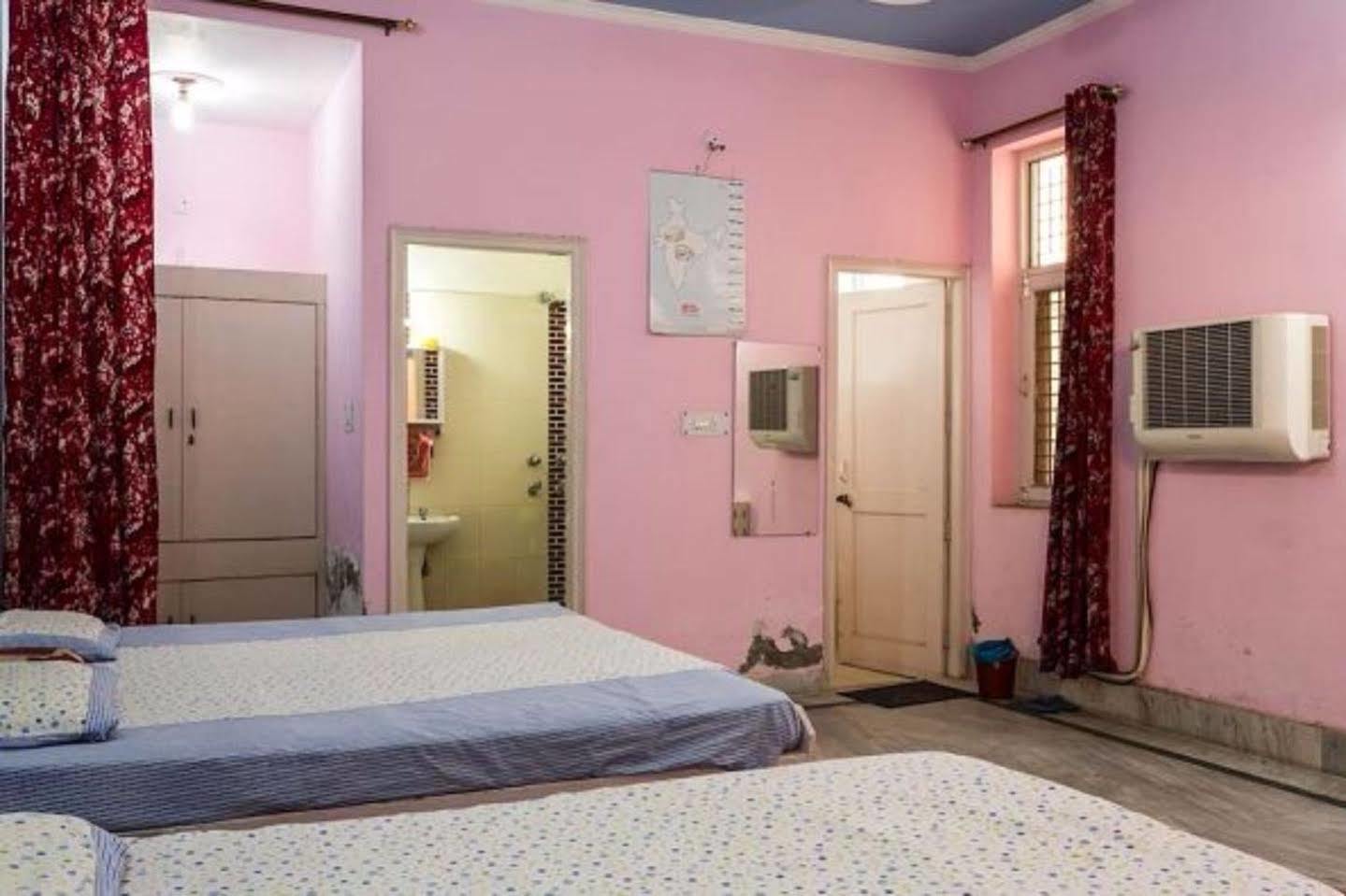 نويدا الكبرى Balaji Guest House - Home Stay المظهر الخارجي الصورة